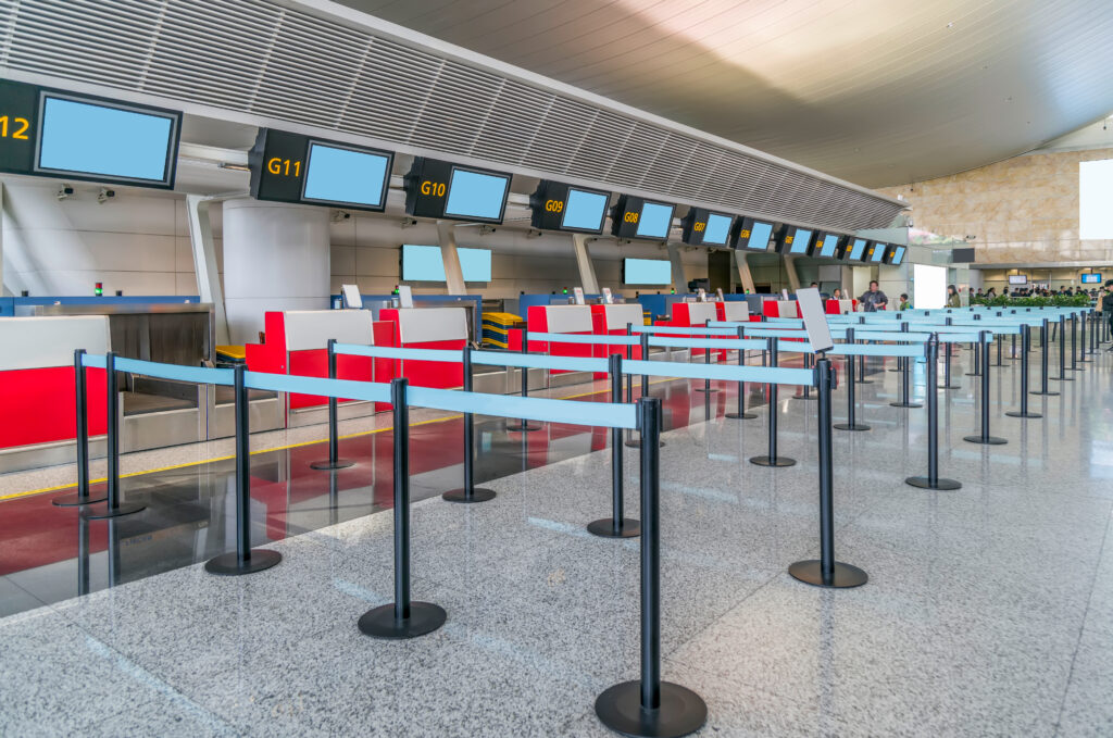 airport-baggage-check-desk-07